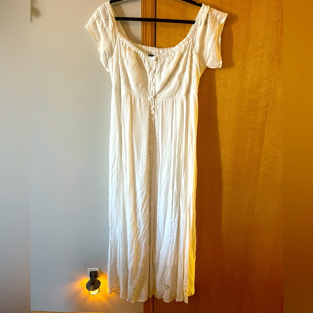 Torrid off shoulder lace detail boho front button dress size 2